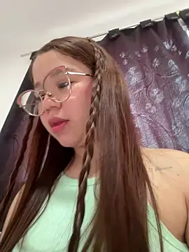 Lucyklein2022 online show from February 23, 2025, 4:24 pm