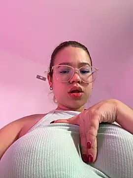 Lucyklein2022 online show from April 19, 2026, 6:10 pm