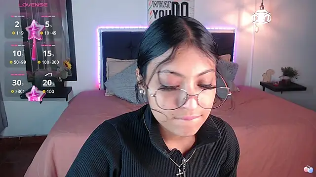 Snapshot of vaness_weet chatting on March 22, 2025, 4:15 pm vaness weet online show from March 22, 2025, 4:15 pm