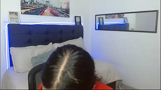 vaness weet online show from December 3, 2025, 9:14 pm