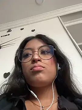 Snapshot of vaness_weet chatting on March 7, 2025, 8:11 pm vaness weet online show from March 7, 2025, 8:11 pm