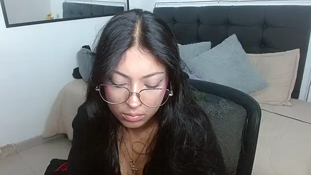 Snapshot of vaness_weet chatting on July 17, 2026, 7:55 pm vaness weet online show from July 17, 2026, 7:55 pm