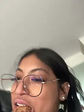 Snapshot of vaness_weet chatting on February 11, 2025, 2:13 pm vaness weet online show from February 11, 2025, 2:13 pm