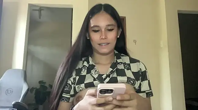 Snapshot of MeganTheRarest chatting on February 26, 2025, 5:35 am MeganTheRarest online show from February 26, 2025, 5:35 am
