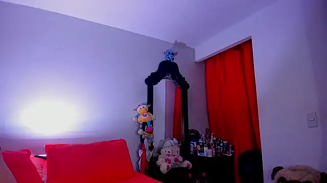 sweet evill  online show from October 9, 2025, 5:08 am