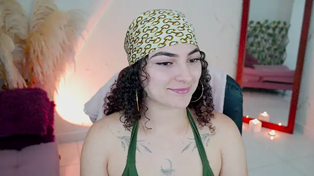 Snapshot of merida_bell18 chatting on April 21, 2026, 10:38 pm merida bell18 online show from April 21, 2026, 10:38 pm