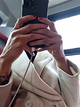 Doll Loren online show from November 14, 2025, 12:42 pm