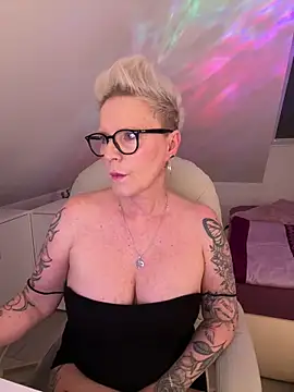 German Milf online show from April 17, 2026, 1:03 pm