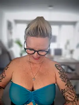 German Milf online show from October 15, 2025, 12:57 pm