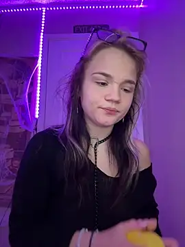 Snapshot of Cutiepiespanks chatting on November 4, 2025, 8:34 pm Cutiepiespanks online show from November 4, 2025, 8:34 pm