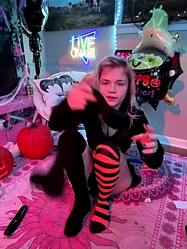 Snapshot of Cutiepiespanks chatting on October 29, 2025, 12:09 am Cutiepiespanks online show from October 29, 2025, 12:09 am