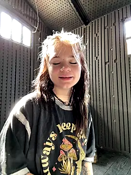 Snapshot of Cutiepiespanks chatting on November 17, 2025, 7:07 pm Cutiepiespanks online show from November 17, 2025, 7:07 pm