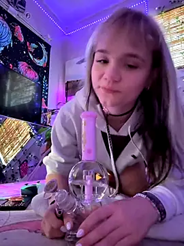 Snapshot of Cutiepiespanks chatting on November 28, 2025, 8:53 pm Cutiepiespanks online show from November 28, 2025, 8:53 pm