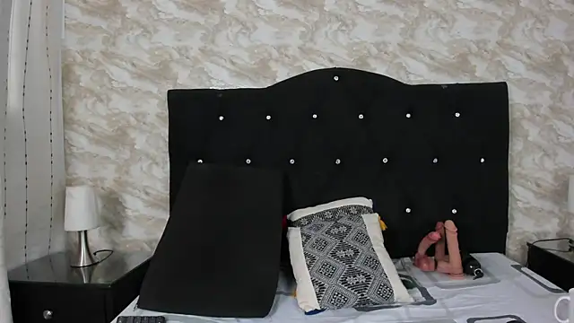 Keira Lennox online show from October 8, 2025, 11:56 am