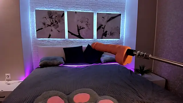 Betty June online show from October 19, 2025, 8:55 pm