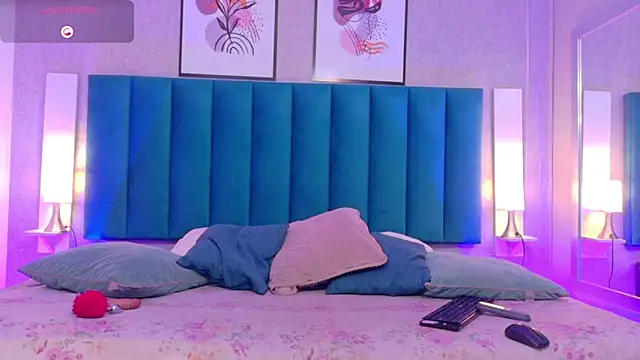 MiaMidnnightt online show from October 31, 2025, 11:29 am