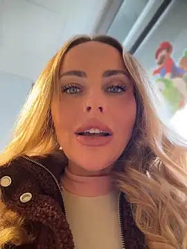 EmaSalis online show from April 14, 2026, 9:36 am