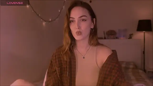 LilyFarey online show from September 30, 2025, 7:20 pm