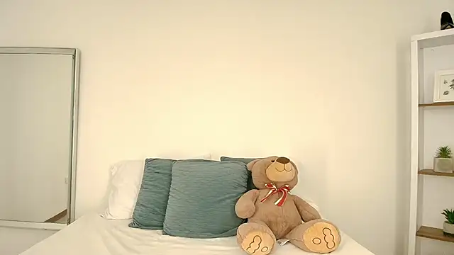 Isabella Harley online show from February 9, 2026, 1:20 pm