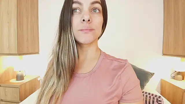 Isabella Harley online show from December 2, 2025, 2:19 pm