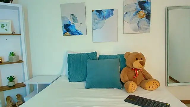 Isabella Harley online show from March 6, 2026, 1:28 pm