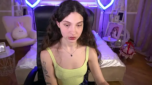 BabyFlowerr online show from March 14, 2025, 7:55 pm