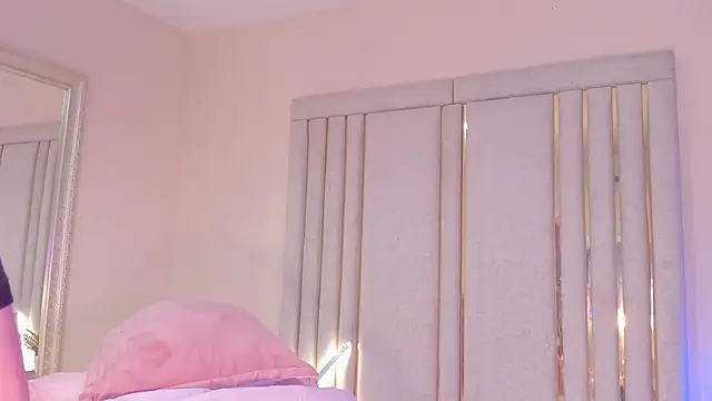 Snapshot of Saekohofman chatting on February 11, 2026, 4:12 am Saekohofman online show from February 11, 2026, 4:12 am