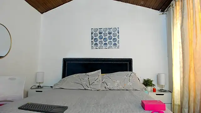 ZulyMichels online show from November 15, 2025, 12:42 pm