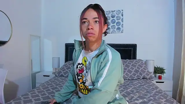 Snapshot of ZulyMichels chatting on February 18, 2026, 12:23 pm ZulyMichels online show from February 18, 2026, 12:23 pm