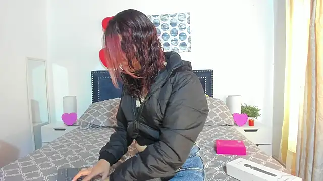 Snapshot of ZulyMichels chatting on February 14, 2026, 1:22 pm ZulyMichels online show from February 14, 2026, 1:22 pm