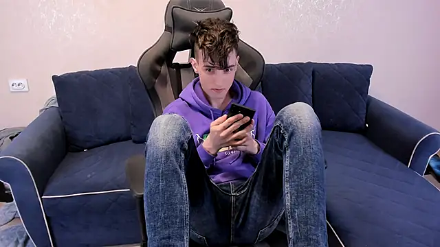 James Mills online show from October 28, 2025, 6:51 pm