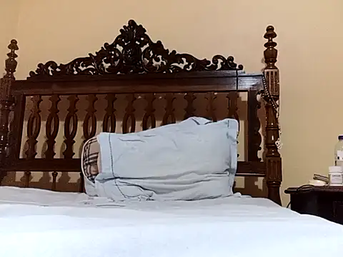 Snapshot of White_rabbit_ chatting on March 8, 2025, 8:35 pm White rabbit online show from March 8, 2025, 8:35 pm