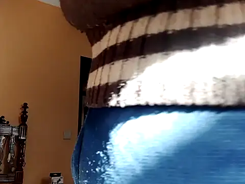 Snapshot of White_rabbit_ chatting on February 5, 2025, 2:37 pm White rabbit online show from February 5, 2025, 2:37 pm