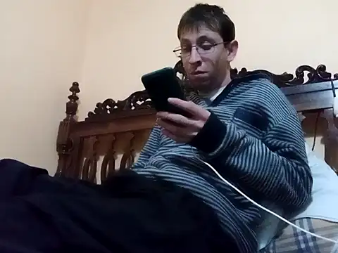 Snapshot of White_rabbit_ chatting on February 6, 2025, 8:34 pm White rabbit online show from February 6, 2025, 8:34 pm