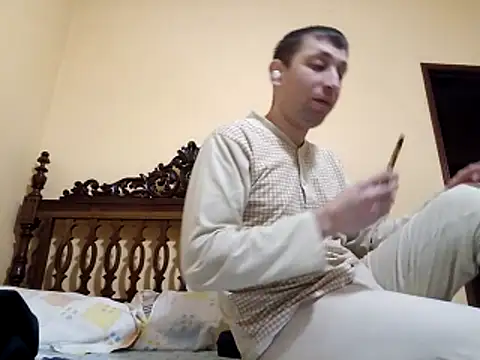 White rabbit  online show from November 22, 2025, 10:19 pm