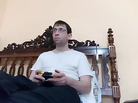 Snapshot of White_rabbit_ chatting on February 7, 2025, 2:58 pm White rabbit online show from February 7, 2025, 2:58 pm