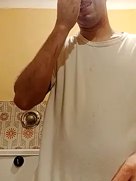 Snapshot of White_rabbit_ chatting on February 20, 2025, 8:58 pm White rabbit online show from February 20, 2025, 8:58 pm