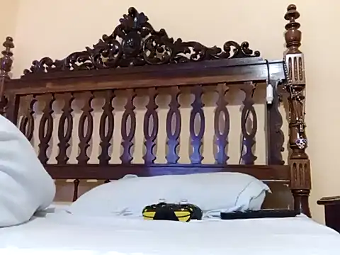 Snapshot of White_rabbit_ chatting on February 2, 2025, 9:02 pm White rabbit online show from February 2, 2025, 9:02 pm