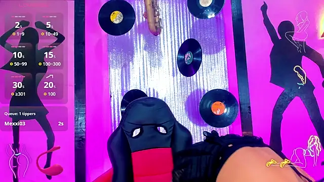 nickyminach  online show from October 15, 2025, 7:22 pm