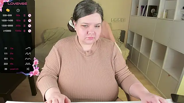 PlumPie online show from October 12, 2025, 7:15 pm