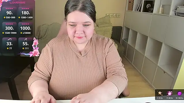 PlumPie online show from December 14, 2025, 10:37 pm