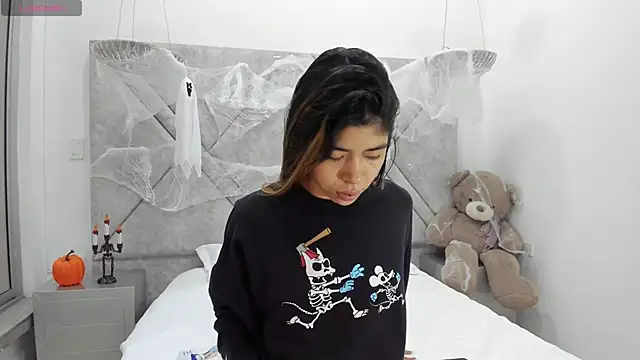 Girl Cherry online show from October 4, 2025, 11:34 am