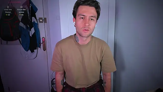 Snapshot of HonestAndrew chatting on October 21, 2025, 6:02 am HonestAndrew online show from October 21, 2025, 6:02 am