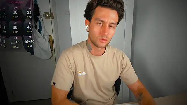 Snapshot of HonestAndrew chatting on September 30, 2025, 6:47 pm HonestAndrew online show from September 30, 2025, 6:47 pm