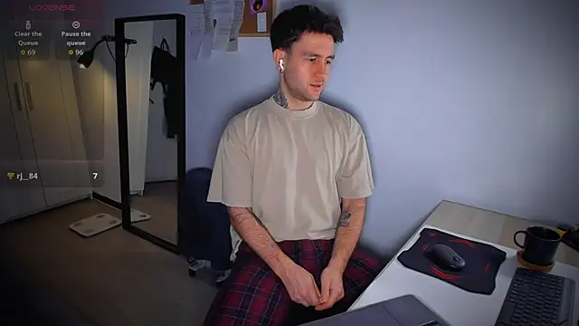 Snapshot of HonestAndrew chatting on February 13, 2026, 6:46 am HonestAndrew online show from February 13, 2026, 6:46 am