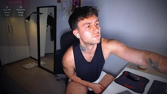 Snapshot of HonestAndrew chatting on February 12, 2026, 8:03 am HonestAndrew online show from February 12, 2026, 8:03 am