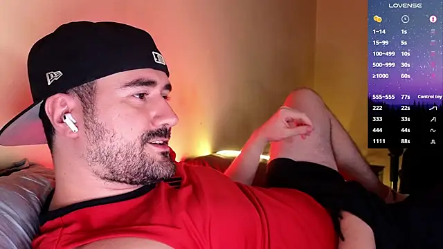 Snapshot of DominantTheo chatting on December 14, 2025, 4:08 am DominantTheo online show from December 14, 2025, 4:08 am