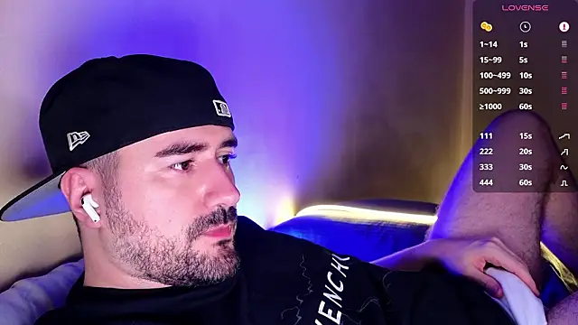 Snapshot of DominantTheo chatting on February 1, 2026, 4:55 am DominantTheo online show from February 1, 2026, 4:55 am