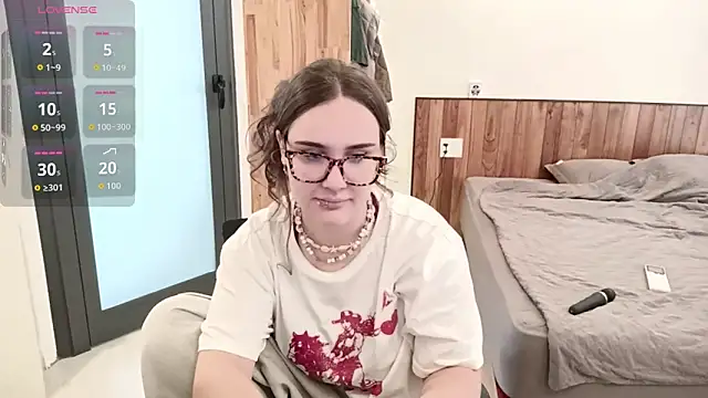 mia boone online show from March 23, 2026, 4:34 am