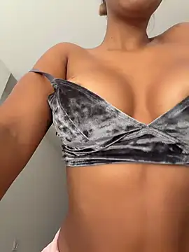 Victoriasant online show from April 4, 2026, 6:58 pm